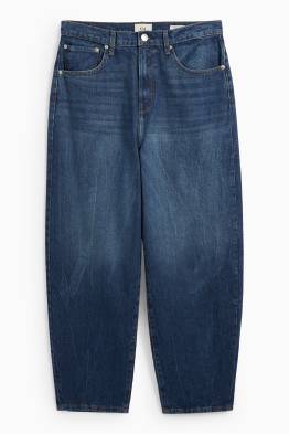 Barrel jeans