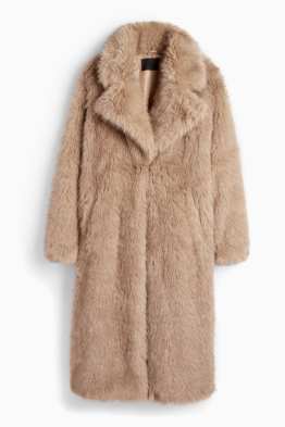 Kabát z umělé kožešiny