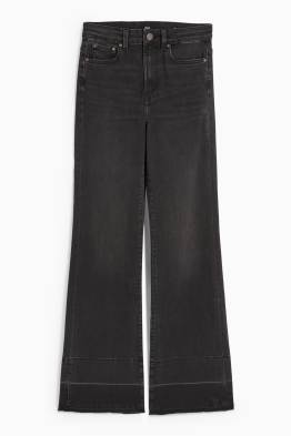 Flared Jeans - Mid Waist