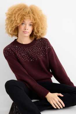 Pull orné de pierres de strass