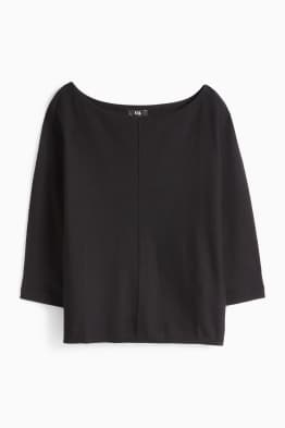 Svetr z jemného úpletu