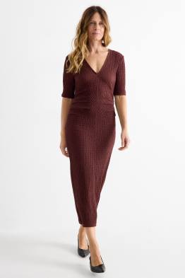 Robe avec encolure en V - straight fit - finition texturée