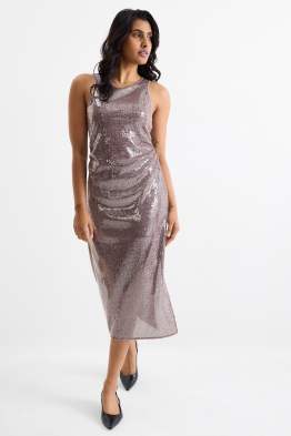 Přiléhavé pajetkové šaty