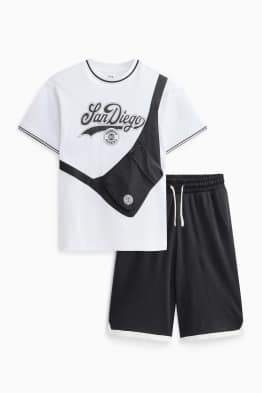 Set - Kurzarmshirt mit applizierter Tasche und Shorts