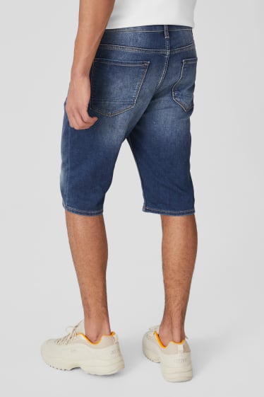 Mężczyźni - CLOCKHOUSE - bermudy dżinsowe - dżinsy w dresowym stylu - LYCRA® - dżins-niebieski