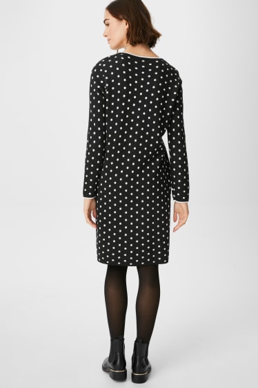 Women - Knitted dress - polka dot - black / white