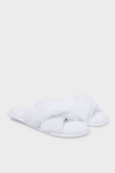Teens & young adults - CLOCKHOUSE - faux fur slippers - white