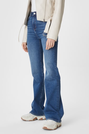 Jóvenes - CLOCKHOUSE - flare jeans - vaqueros - azul