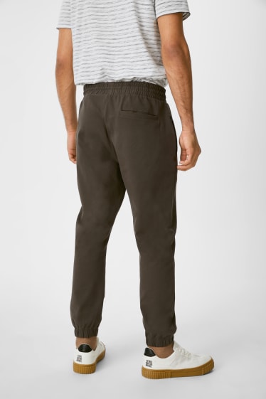 Mężczyźni - Spodnie dresowe - Flex - LYCRA® - ciemnozielony