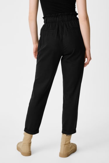 Kobiety - CLOCKHOUSE - spodnie o kroju paperbag - czarny