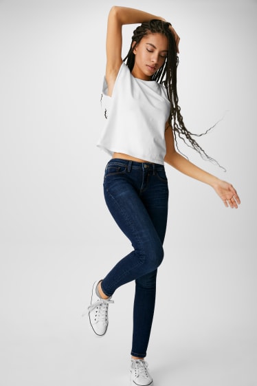 Kobiety - CLOCKHOUSE - skinny jeans - efekt push-up - dżins-niebieski