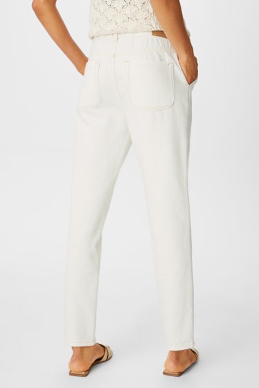 Femmes - Straight tapered jeans - blanc