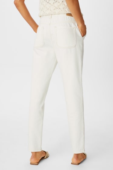 Mujer - Straight tapered jeans - blanco