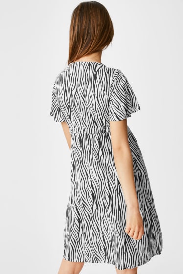 Women - Nursing dress - white / black