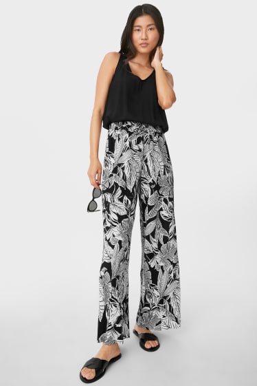 Women - Cloth trousers - palazzo - pleated - black / white