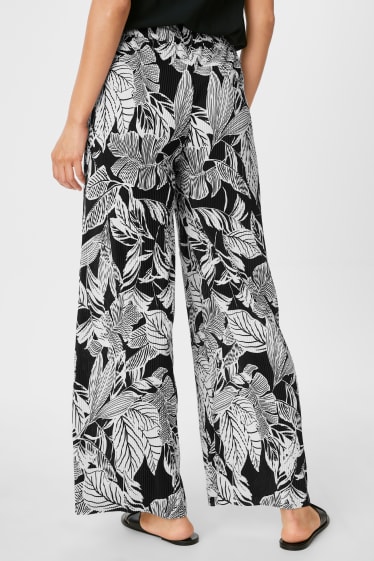 Women - Cloth trousers - palazzo - pleated - black / white
