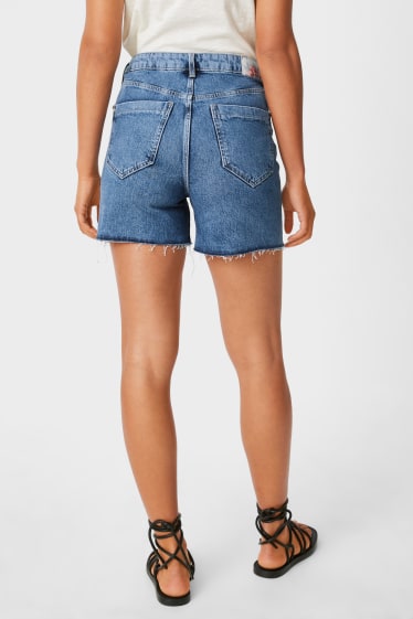 Damen - Premium Jeans-Shorts - jeans-hellblau
