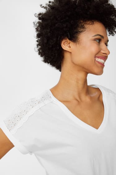 Femmes - T-shirt orné d'un nœud - blanc