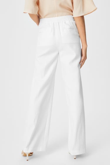 Femei - Pantaloni de stofă - alb