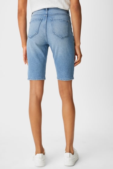 Damen - Jeans-Bermudas mit Gürtel - jeans-hellblau