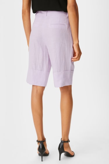 Women - Linen bermudas - lilac