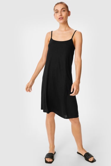 Women - Basic dress - black