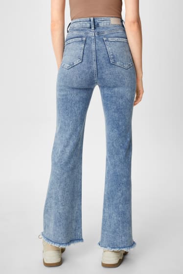 Teens & Twens - CLOCKHOUSE - Flare Jeans - High Waist - helljeansblau