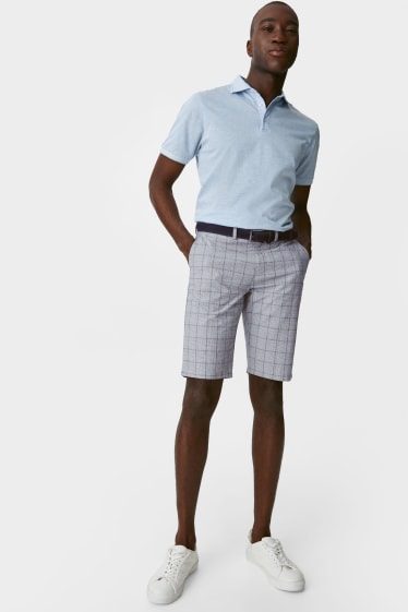 Hombre - Shorts con cinturón - de cuadros - gris