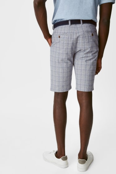 Hombre - Shorts con cinturón - de cuadros - gris