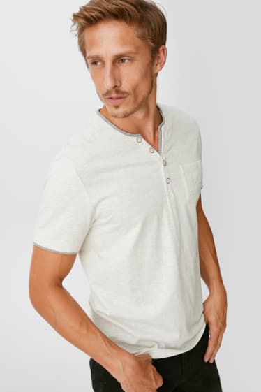Mężczyźni - T-shirt w stylu 2 w 1 - jasnoszary-melanż