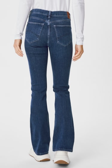 Women - Premium bootcut jeans - blue denim