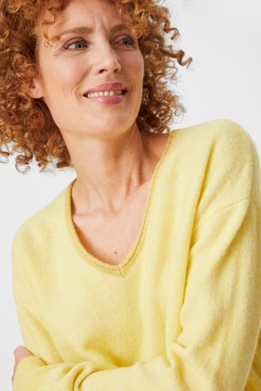 Damen - Feinstrick-Pullover - Glanz-Effekt - gelb