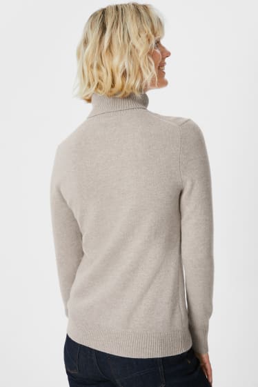 Women - Cashmere polo neck jumper - pearl