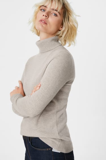 Women - Cashmere polo neck jumper - pearl