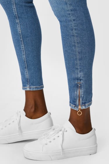 Kobiety - Premium skinny ankle jeans - średni stan - dżins-niebieski
