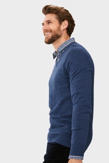 Uomo - Pullover in maglia fine e camicia - regular fit - collo all'italiana - blu / bianco