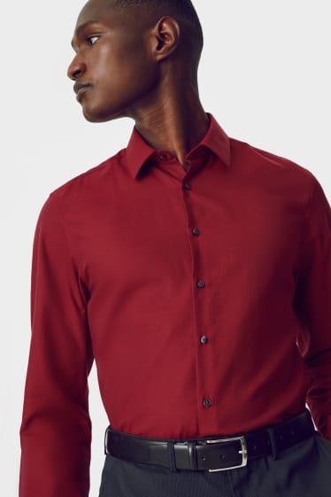 Pánské - Business košile - slim fit - kent - snadné žehlení - tmavočervená