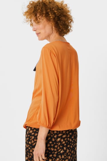 Kobiety - Bluzka z naszyjnikiem - pomarańczowy