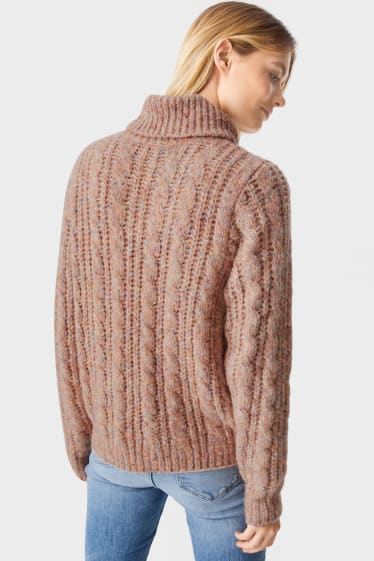 Femmes - Pull à col roulé - motif tressé - rose