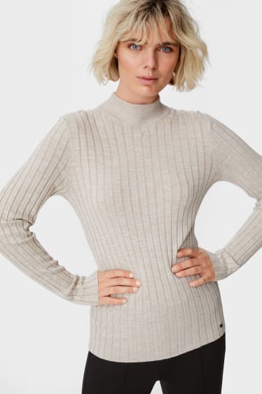 Women - Basic long sleeve top - beige