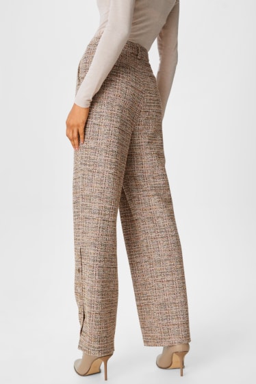 Femei - Pantaloni din bouclé - straight fit - aspect lucios - bej