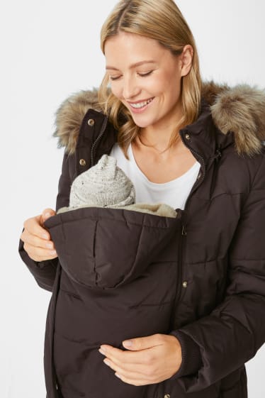 Kobiety - Ciążowy płaszcz pikowany z kapturem ze wstawką na niemowlę - ciemnoszary