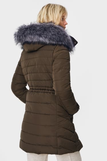 Dámské - Prošívaný kabát s kapucí a límcem z umělé kožešiny - khaki