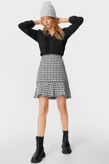 Women - Bouclé skirt - check - black / white