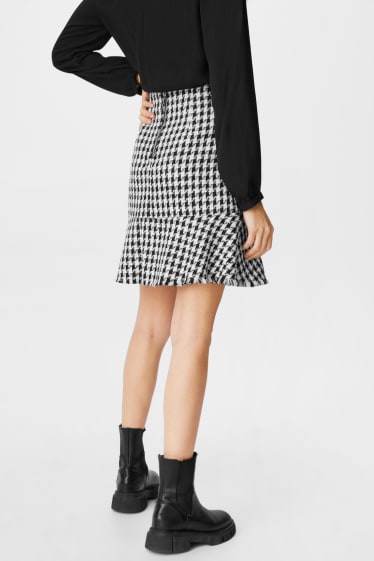 Women - Bouclé skirt - check - black / white