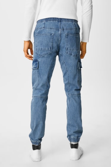 Mężczyźni - Tapered jeans - dżinsy-bojówki - dżins-niebieski