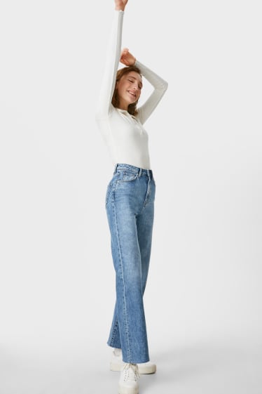 Teens & Twens - CLOCKHOUSE - Loose Fit Jeans - High Waist - jeans-hellblau
