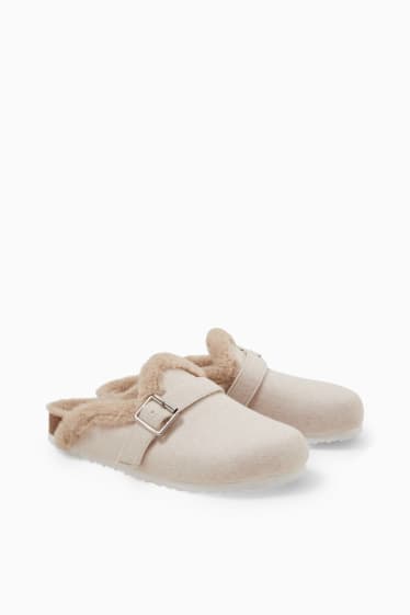 Femmes - Chaussons - doublés - beige