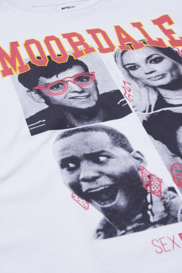 Jóvenes - CLOCKHOUSE - camiseta - Netflix - Sex Education - blanco