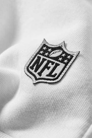 Mężczyźni - CLOCKHOUSE - bluza z kapturem - NFL - biały